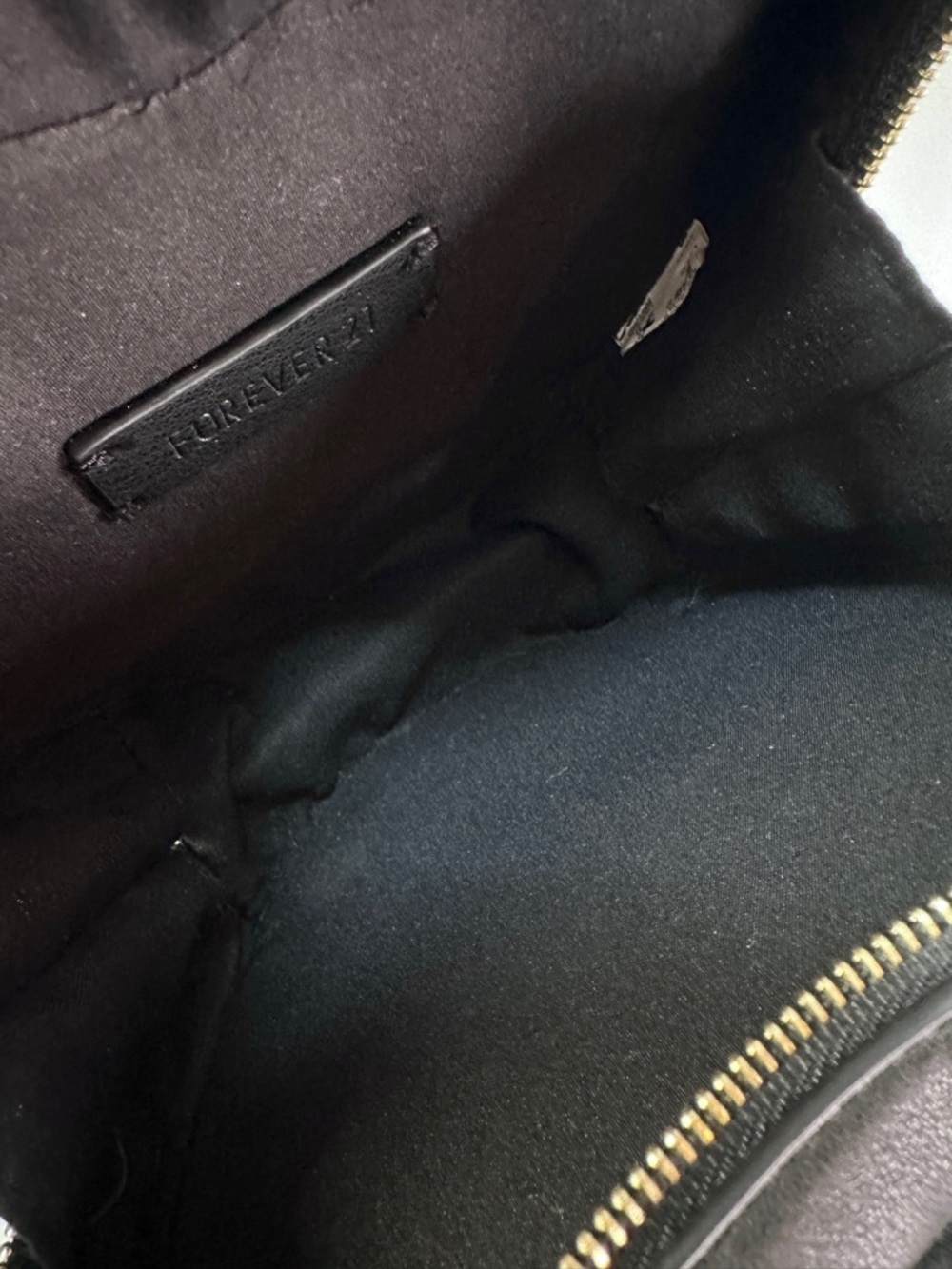 Forever 21 Faux Leather Quilted Crossbody Bag Black Gold Chain Heart Y2K Casual - Picture 3 of 5